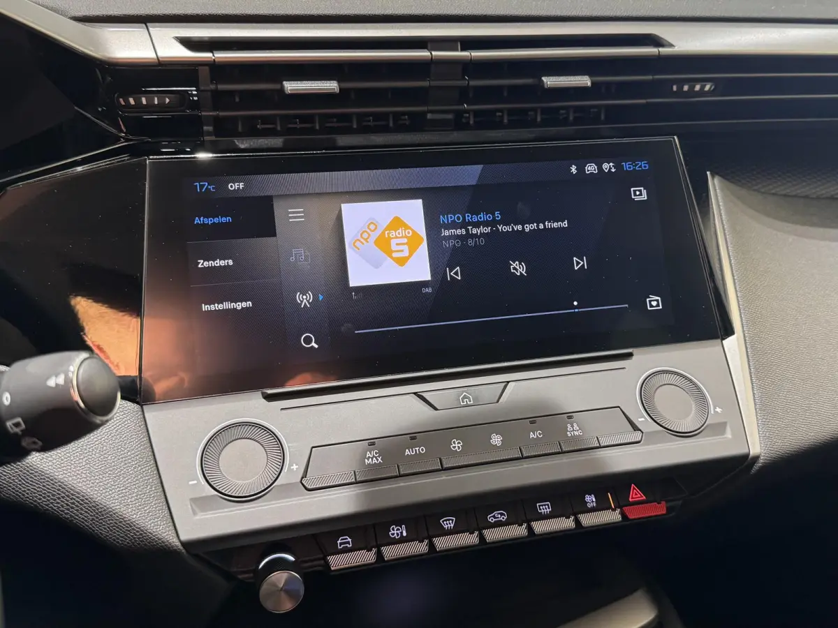 1.2 Hybrid 145 e-DCS6 Style | Automaat | Climate Control | Full Map Navigatie | Apple Carplay / Android Auto | Parkeersensoren Achter | Lichtmetalen Velgen 16"