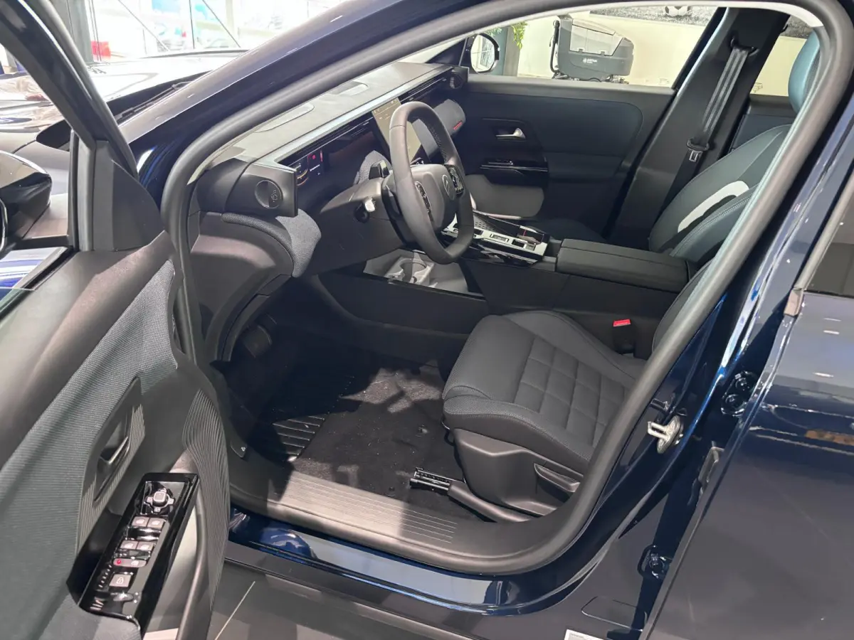 1.2 Hybrid 145 Max | Automaat | Climate Control | Full Map Navigatie | Apple Carplay / Android Auto | 360 Camera | Parkeersensoren | Bekleding Half Leder