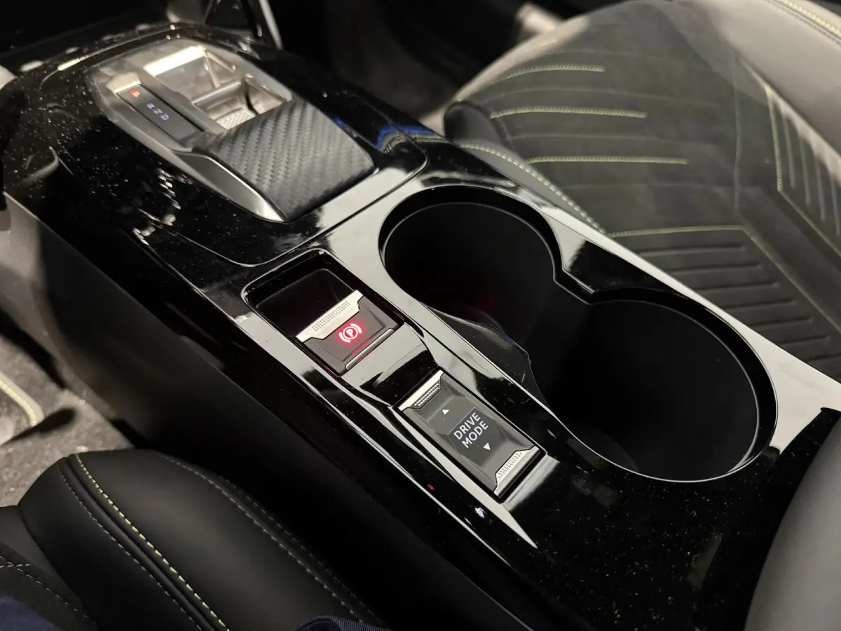 1.2 Hybrid 145 e-DCS6 GT | APPLE CARPLAY & ANDROID AUTO | CAMERA VOOR EN ACHTER | MASSAGE STOEL | STOELVERWARMING | DEMO AUTO |