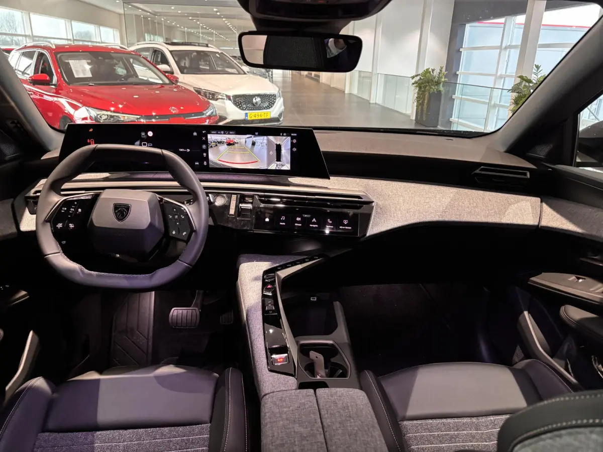 1.2 Hybrid 145 Allure 7 zitplaatsen Automaat | Climate Control | Full Map Navigatie | Apple Carplay / Android Auto | 360 Camera | Parkeersensoren | Bekleding Half Leder