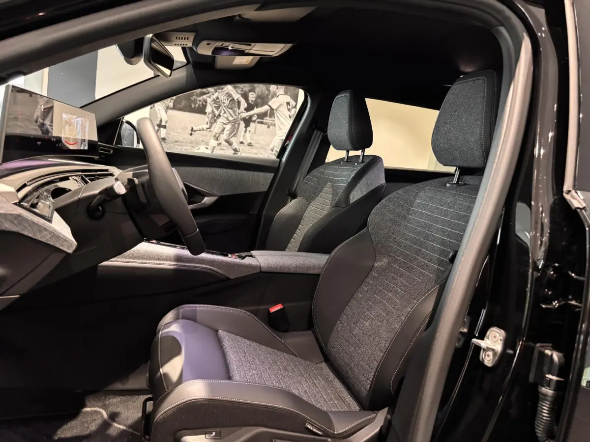1.2 Hybrid 145 Allure 7 zitplaatsen Automaat | Climate Control | Full Map Navigatie | Apple Carplay / Android Auto | 360 Camera | Parkeersensoren | Bekleding Half Leder