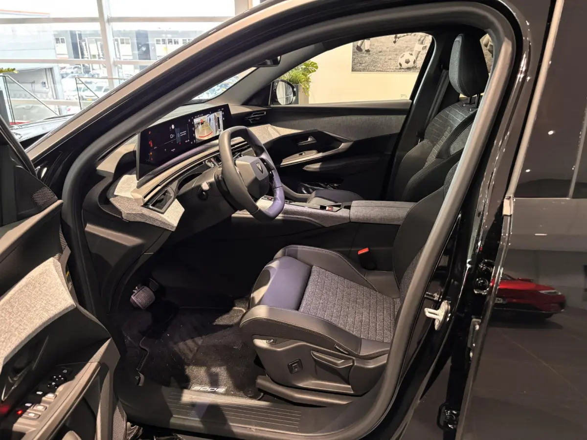 1.2 Hybrid 145 Allure 7 zitplaatsen Automaat | Climate Control | Full Map Navigatie | Apple Carplay / Android Auto | 360 Camera | Parkeersensoren | Bekleding Half Leder