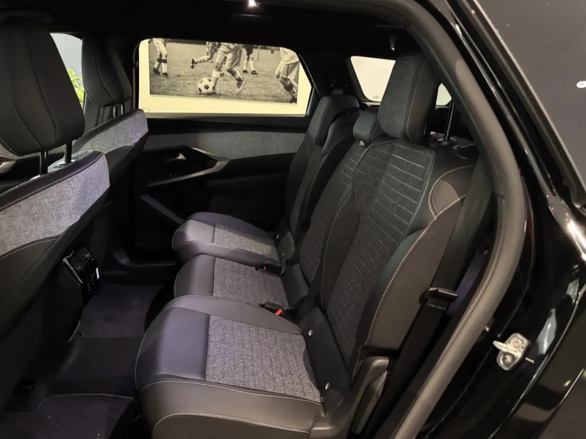 1.2 Hybrid 145 Allure 7 zitplaatsen Automaat | Climate Control | Full Map Navigatie | Apple Carplay / Android Auto | 360 Camera | Parkeersensoren | Bekleding Half Leder