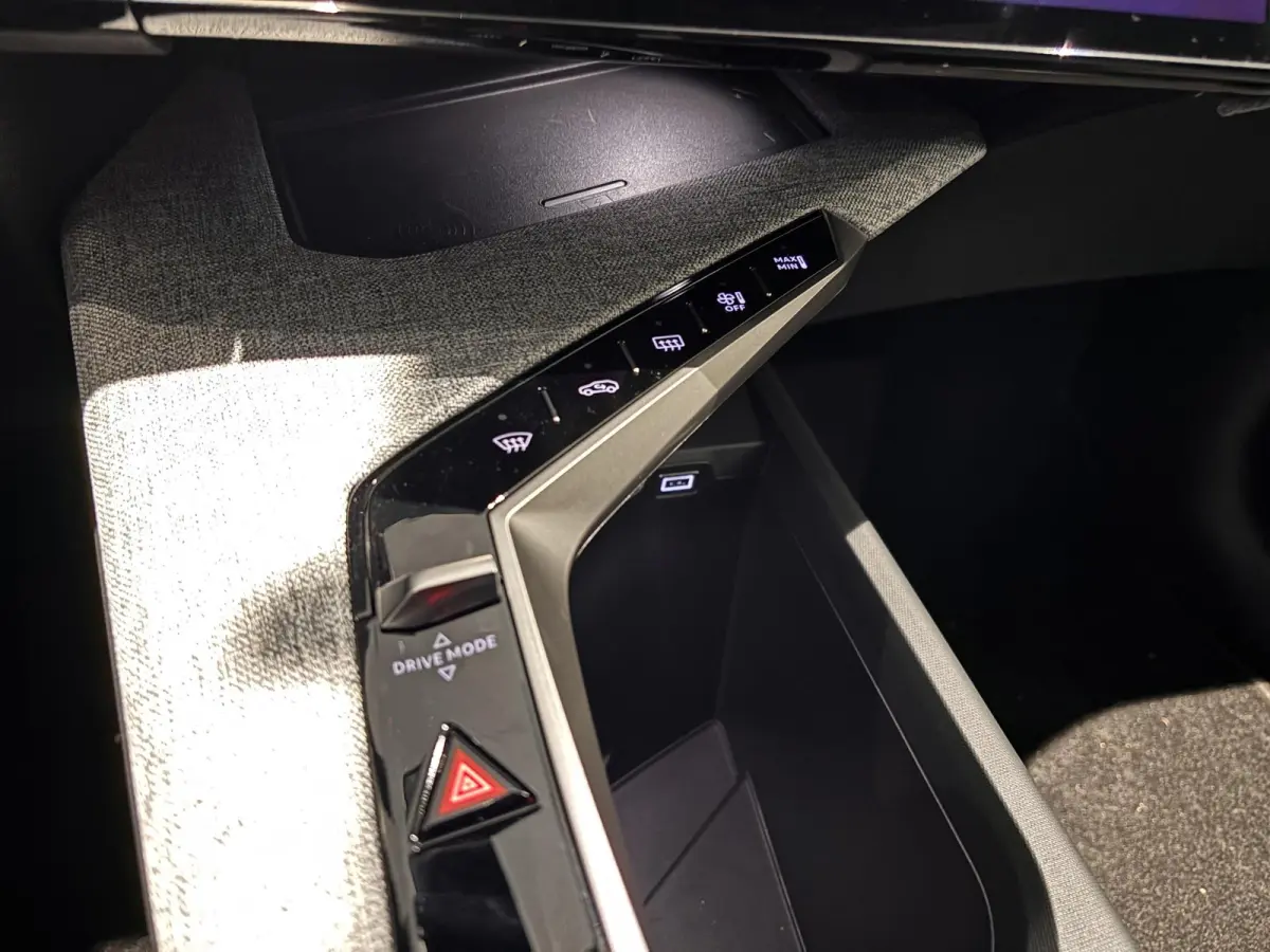 1.2 Hybrid 145 Allure 7 zitplaatsen Automaat | Climate Control | Full Map Navigatie | Apple Carplay / Android Auto | 360 Camera | Parkeersensoren | Bekleding Half Leder