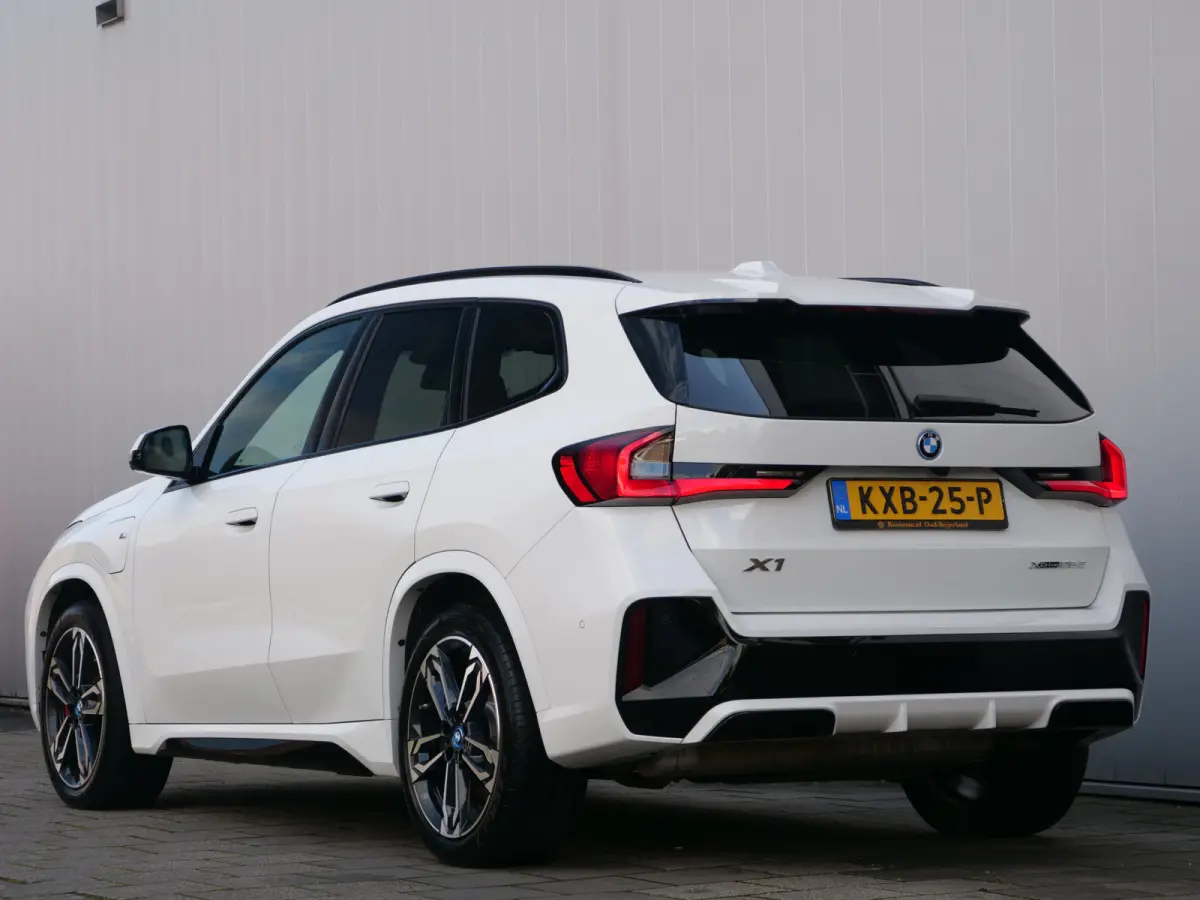 xDrive25e M-Sport Pro 245 Pk Automaat Navi / DAB / Apple Carplay / Camera's / Stoelverwarming