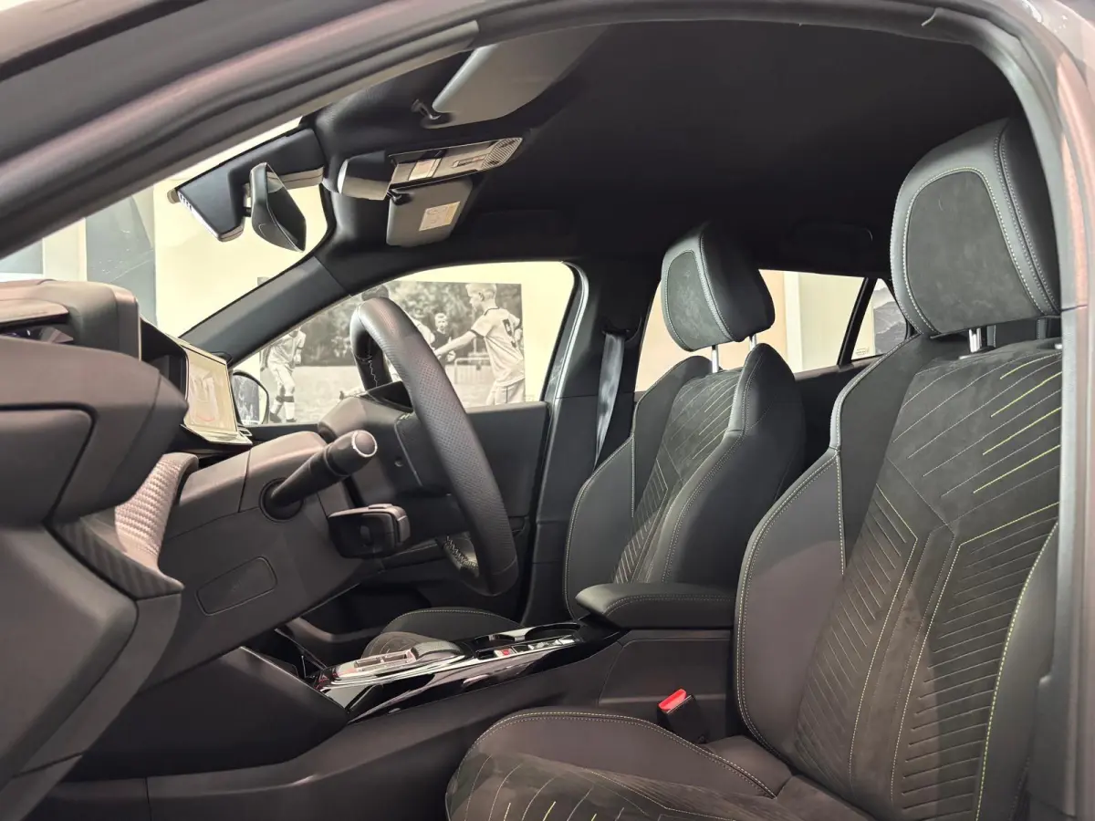 EV GT 54 kWh | ALCANTARA EXCLUSIVE INTERIEUR | VISION PACK | PEUGEOT I CONNECT PACK | ADVANCED NAVIGATION PACK |