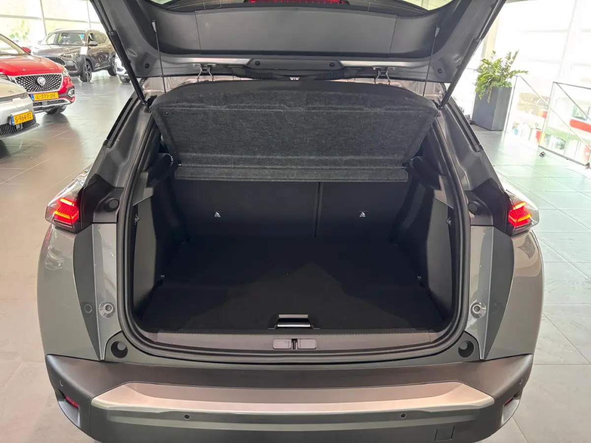EV GT 54 kWh | ALCANTARA EXCLUSIVE INTERIEUR | VISION PACK | PEUGEOT I CONNECT PACK | ADVANCED NAVIGATION PACK |