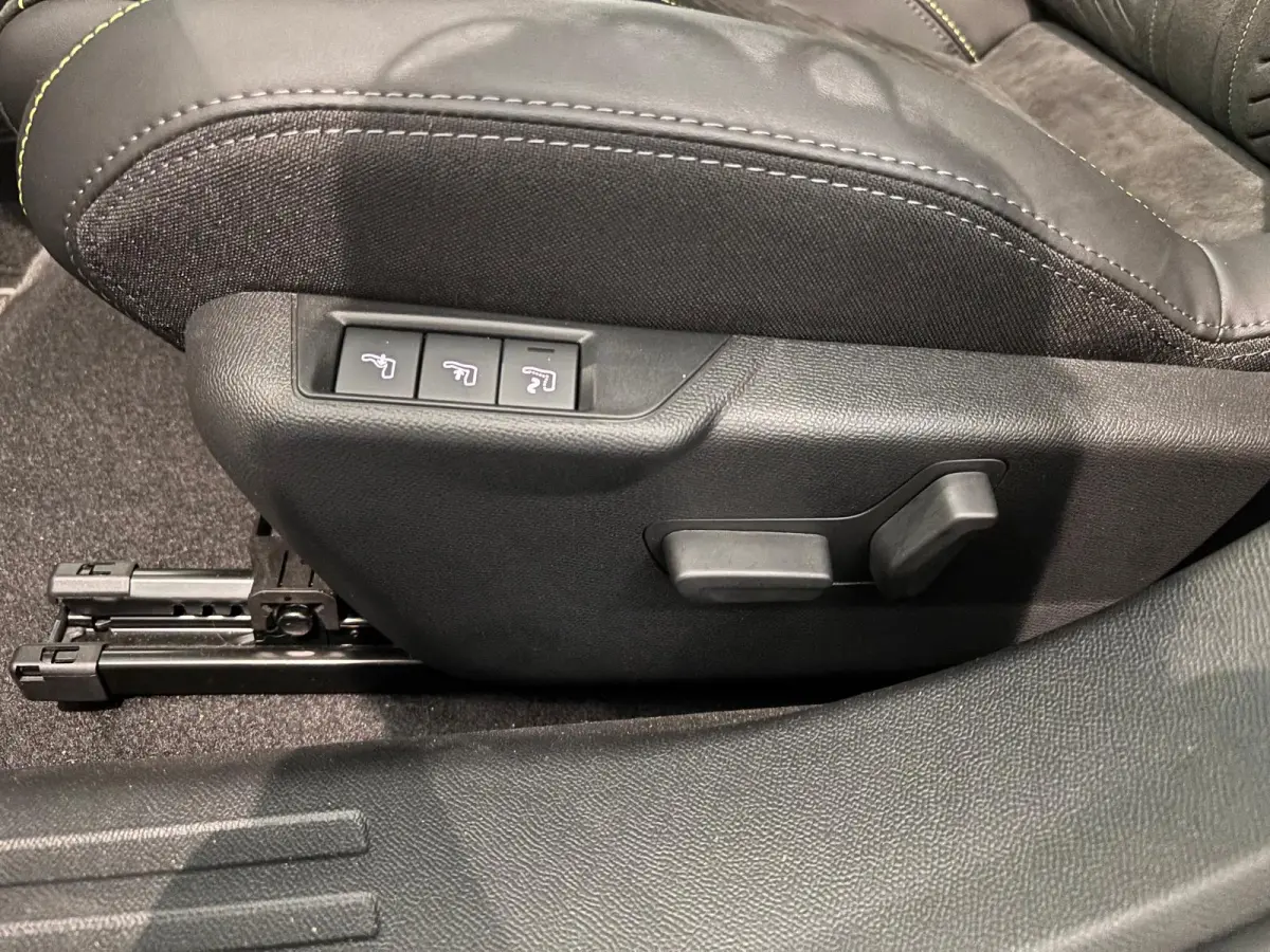 EV GT 54 kWh | ALCANTARA EXCLUSIVE INTERIEUR | VISION PACK | PEUGEOT I CONNECT PACK | ADVANCED NAVIGATION PACK |