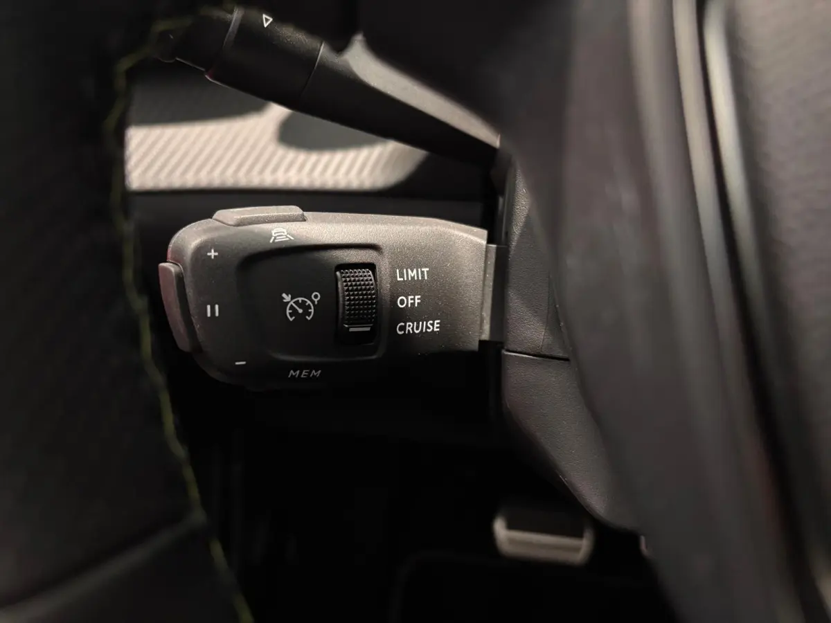 EV GT 54 kWh | ALCANTARA EXCLUSIVE INTERIEUR | VISION PACK | PEUGEOT I CONNECT PACK | ADVANCED NAVIGATION PACK |