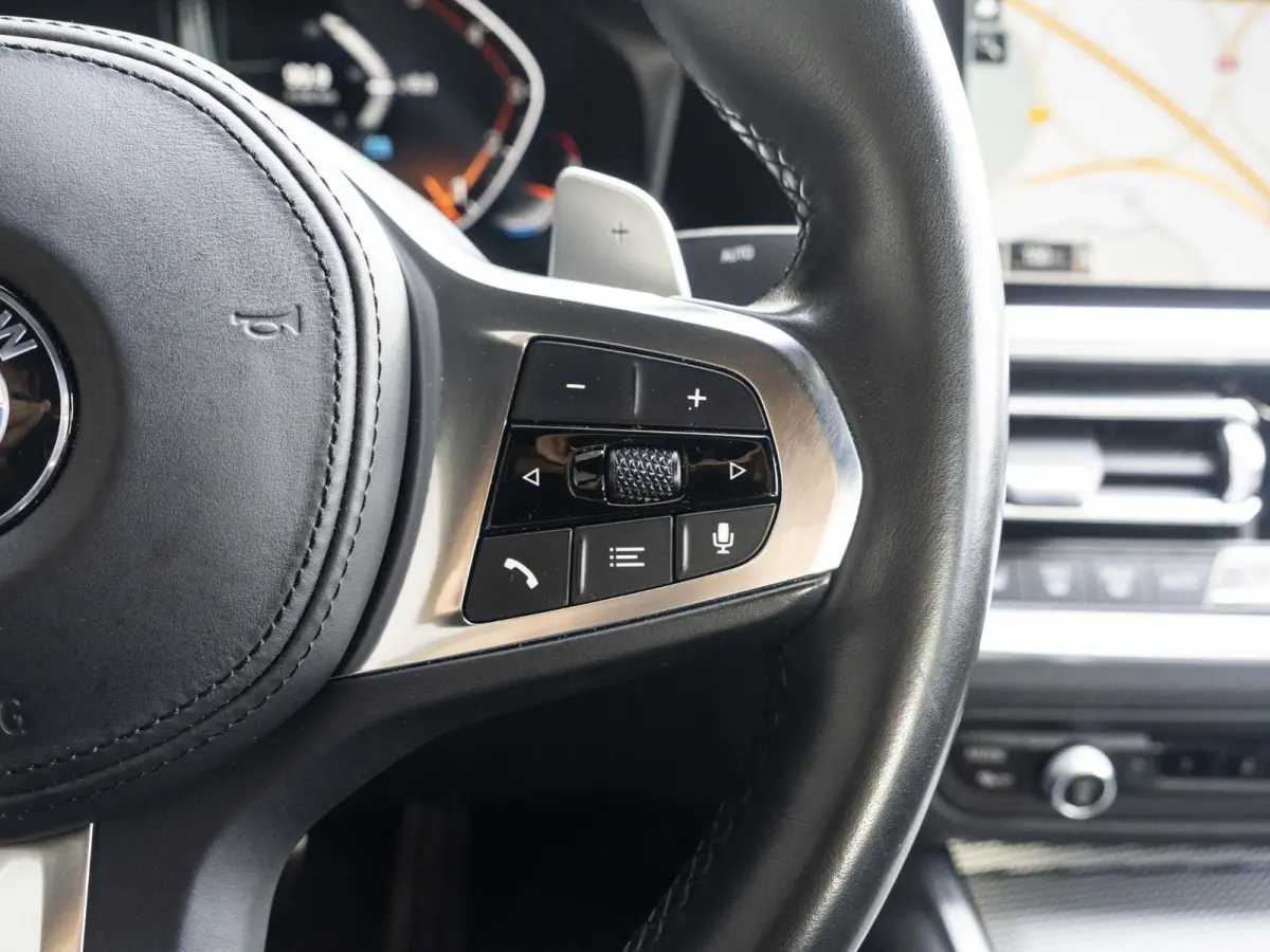320i | Executive Edition | 18 inch | Cruise Control | HIFI | M Sportodnerstel | Stoelverwarming
