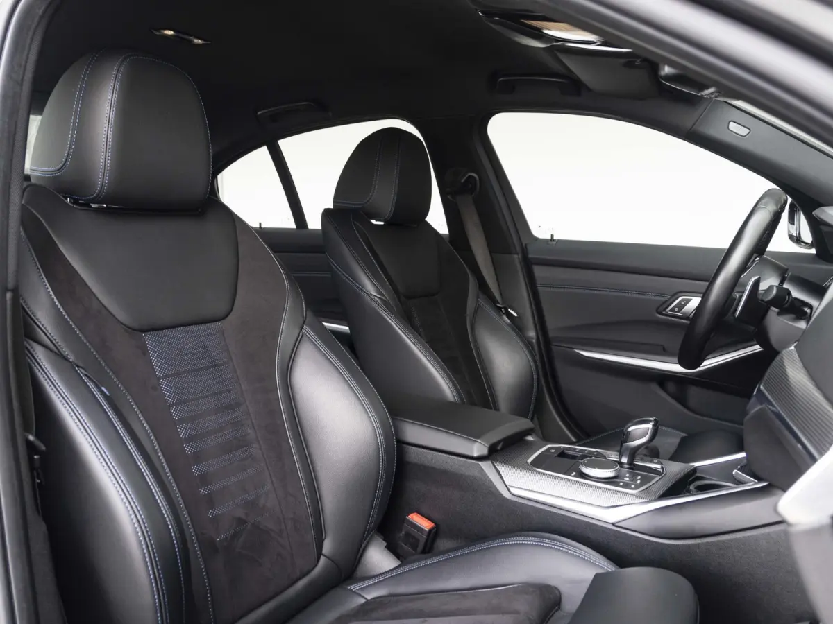 320i | Executive Edition | 18 inch | Cruise Control | HIFI | M Sportodnerstel | Stoelverwarming