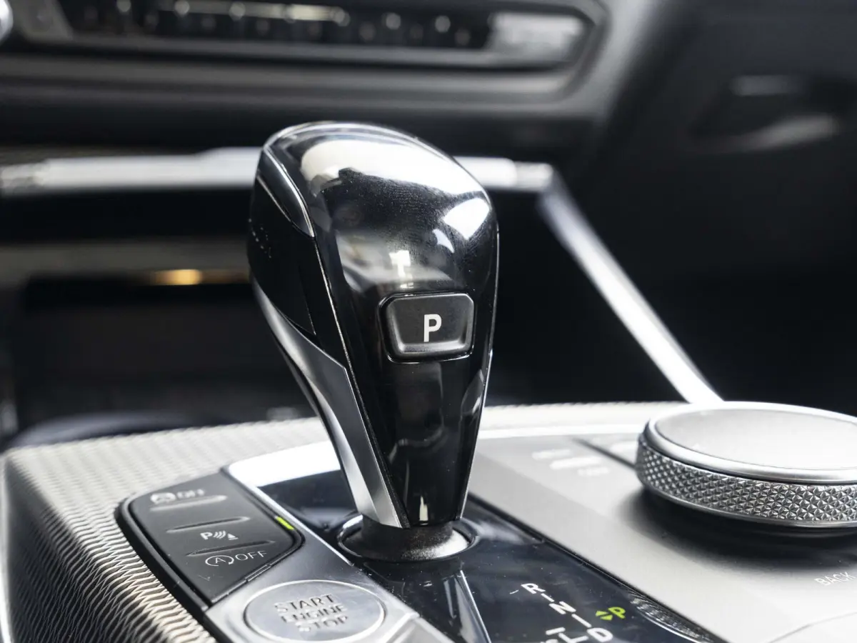 320i | Executive Edition | 18 inch | Cruise Control | HIFI | M Sportodnerstel | Stoelverwarming
