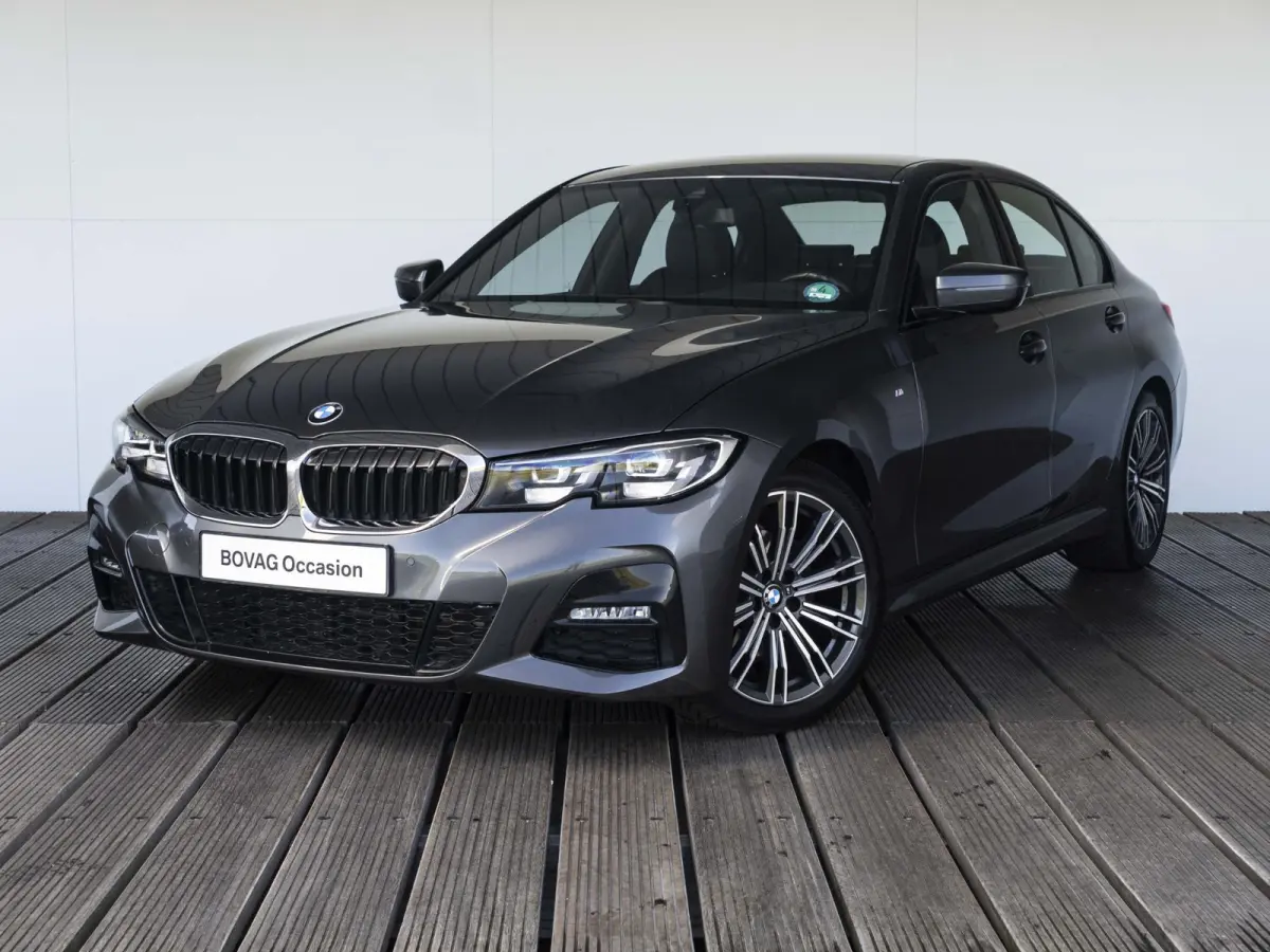 320i | Executive Edition | 18 inch | Cruise Control | HIFI | M Sportodnerstel | Stoelverwarming