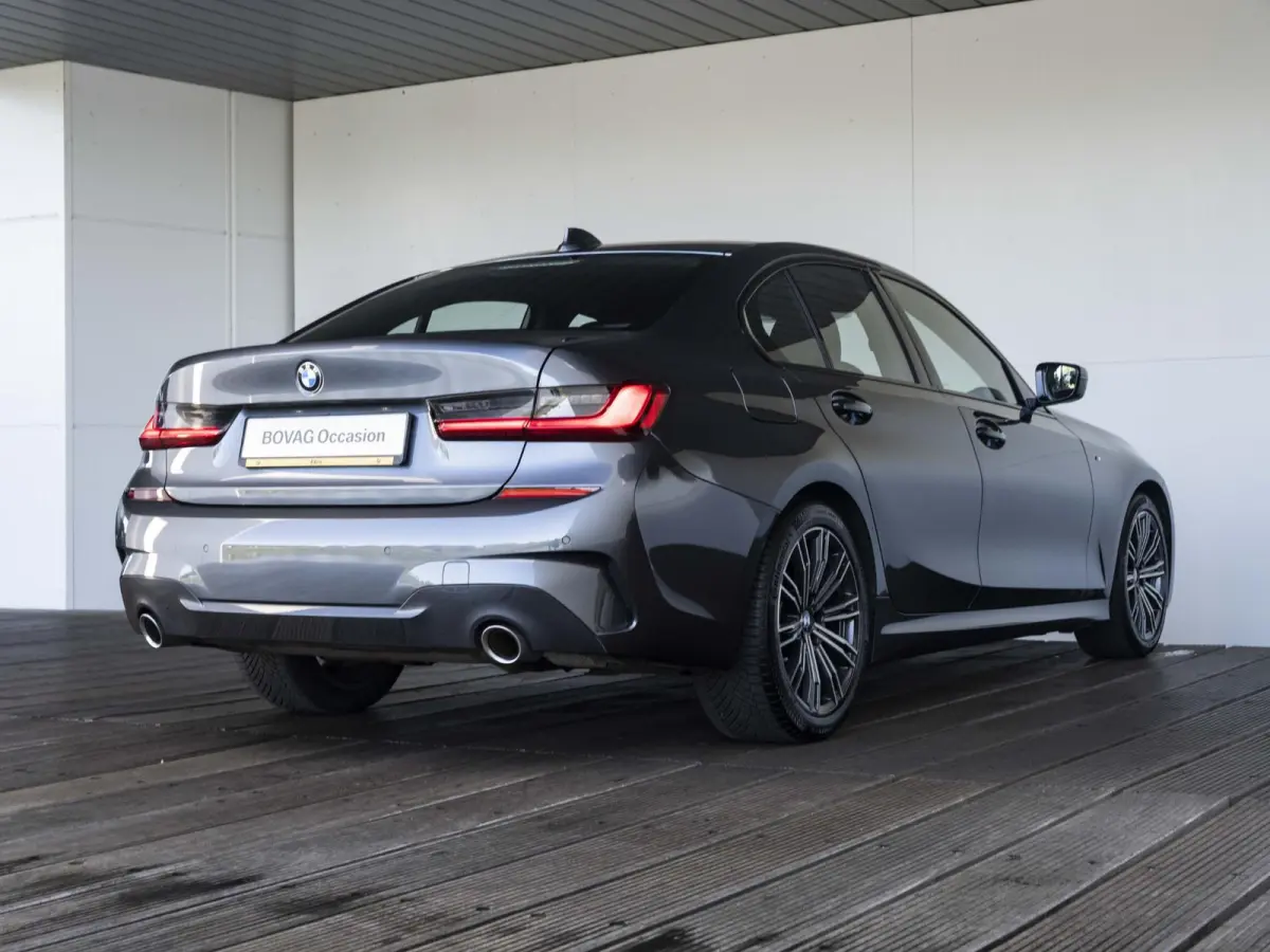 320i | Executive Edition | 18 inch | Cruise Control | HIFI | M Sportodnerstel | Stoelverwarming