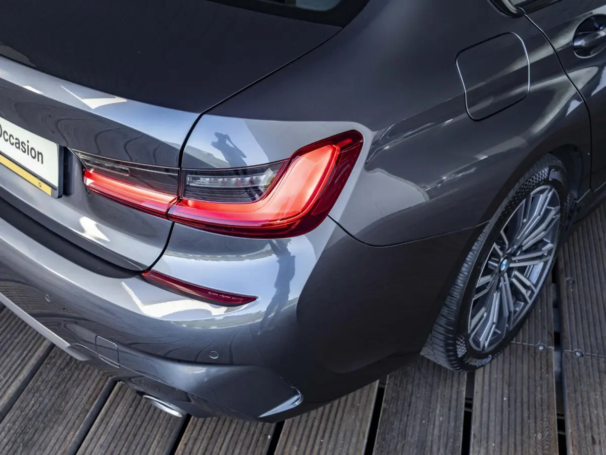 320i | Executive Edition | 18 inch | Cruise Control | HIFI | M Sportodnerstel | Stoelverwarming