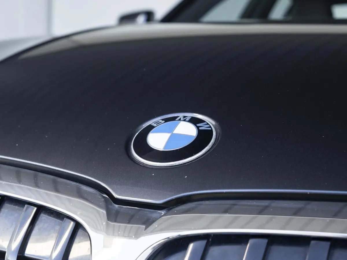 320i | Executive Edition | 18 inch | Cruise Control | HIFI | M Sportodnerstel | Stoelverwarming