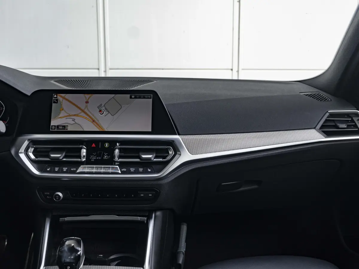 320i | Executive Edition | 18 inch | Cruise Control | HIFI | M Sportodnerstel | Stoelverwarming