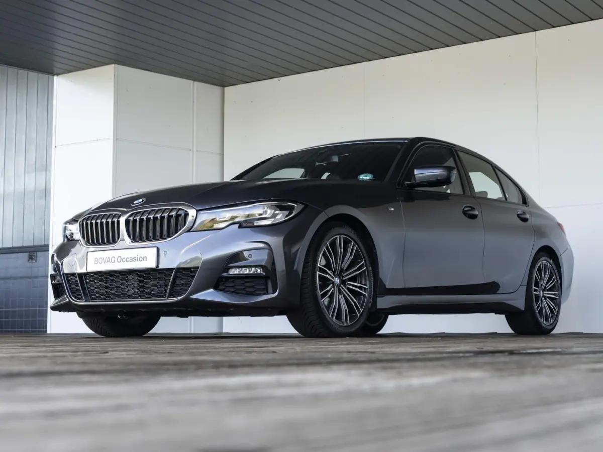 320i | Executive Edition | 18 inch | Cruise Control | HIFI | M Sportodnerstel | Stoelverwarming