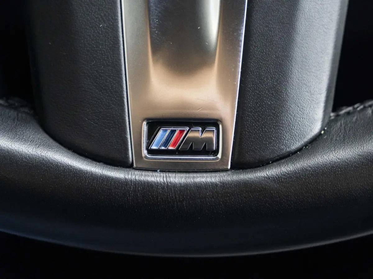 320i | Executive Edition | 18 inch | Cruise Control | HIFI | M Sportodnerstel | Stoelverwarming