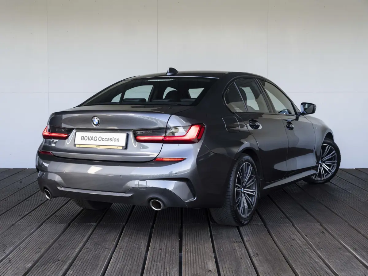 320i | Executive Edition | 18 inch | Cruise Control | HIFI | M Sportodnerstel | Stoelverwarming