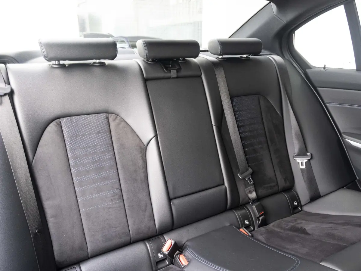 320i | Executive Edition | 18 inch | Cruise Control | HIFI | M Sportodnerstel | Stoelverwarming