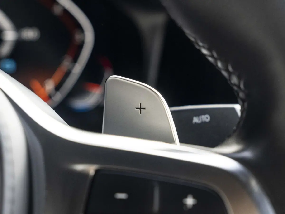320i | Executive Edition | 18 inch | Cruise Control | HIFI | M Sportodnerstel | Stoelverwarming