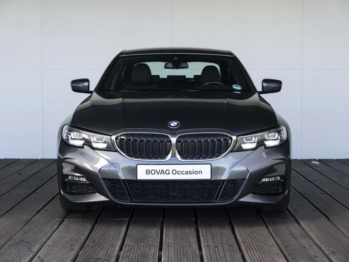 320i | Executive Edition | 18 inch | Cruise Control | HIFI | M Sportodnerstel | Stoelverwarming