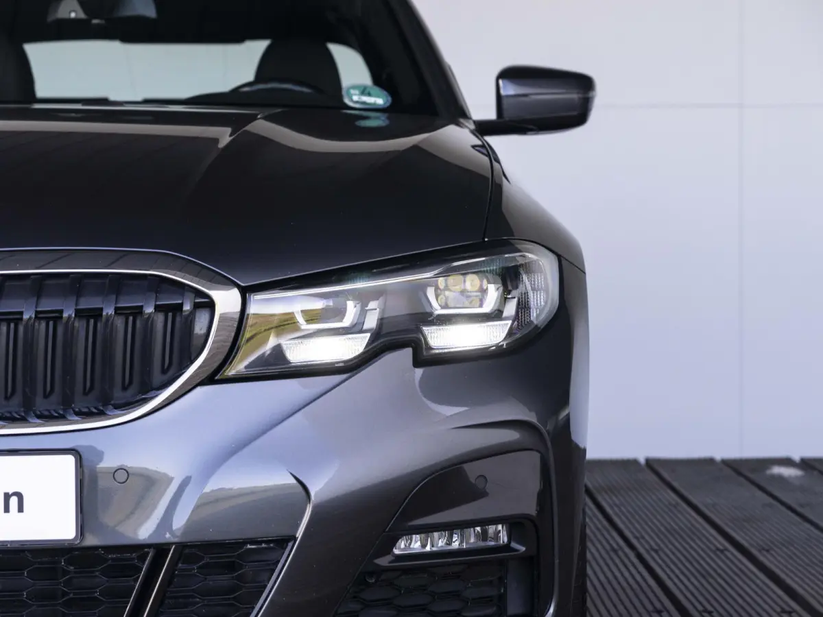 320i | Executive Edition | 18 inch | Cruise Control | HIFI | M Sportodnerstel | Stoelverwarming