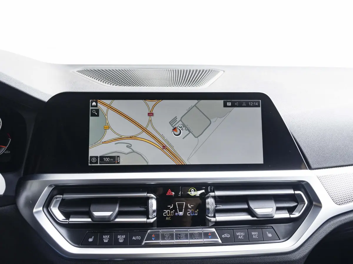 320i | Executive Edition | 18 inch | Cruise Control | HIFI | M Sportodnerstel | Stoelverwarming