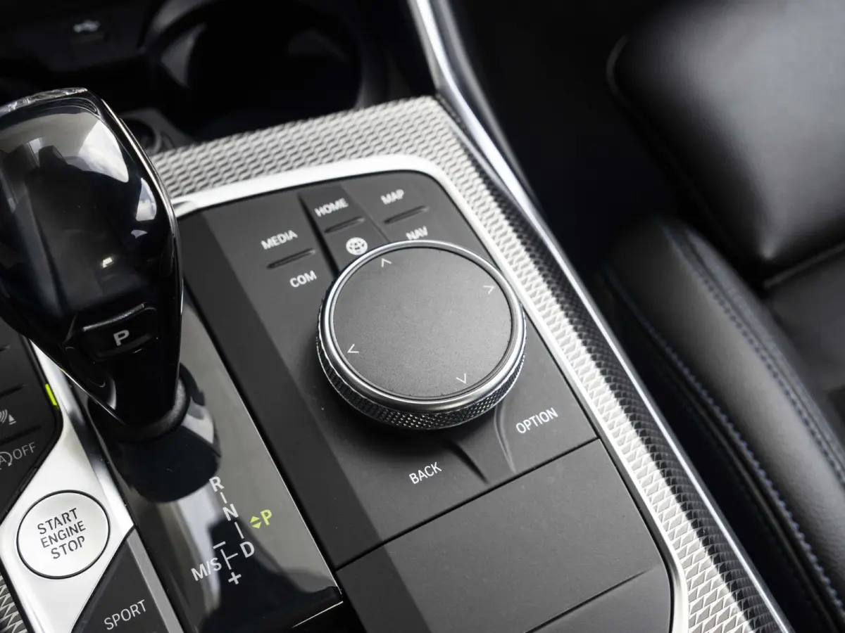 320i | Executive Edition | 18 inch | Cruise Control | HIFI | M Sportodnerstel | Stoelverwarming