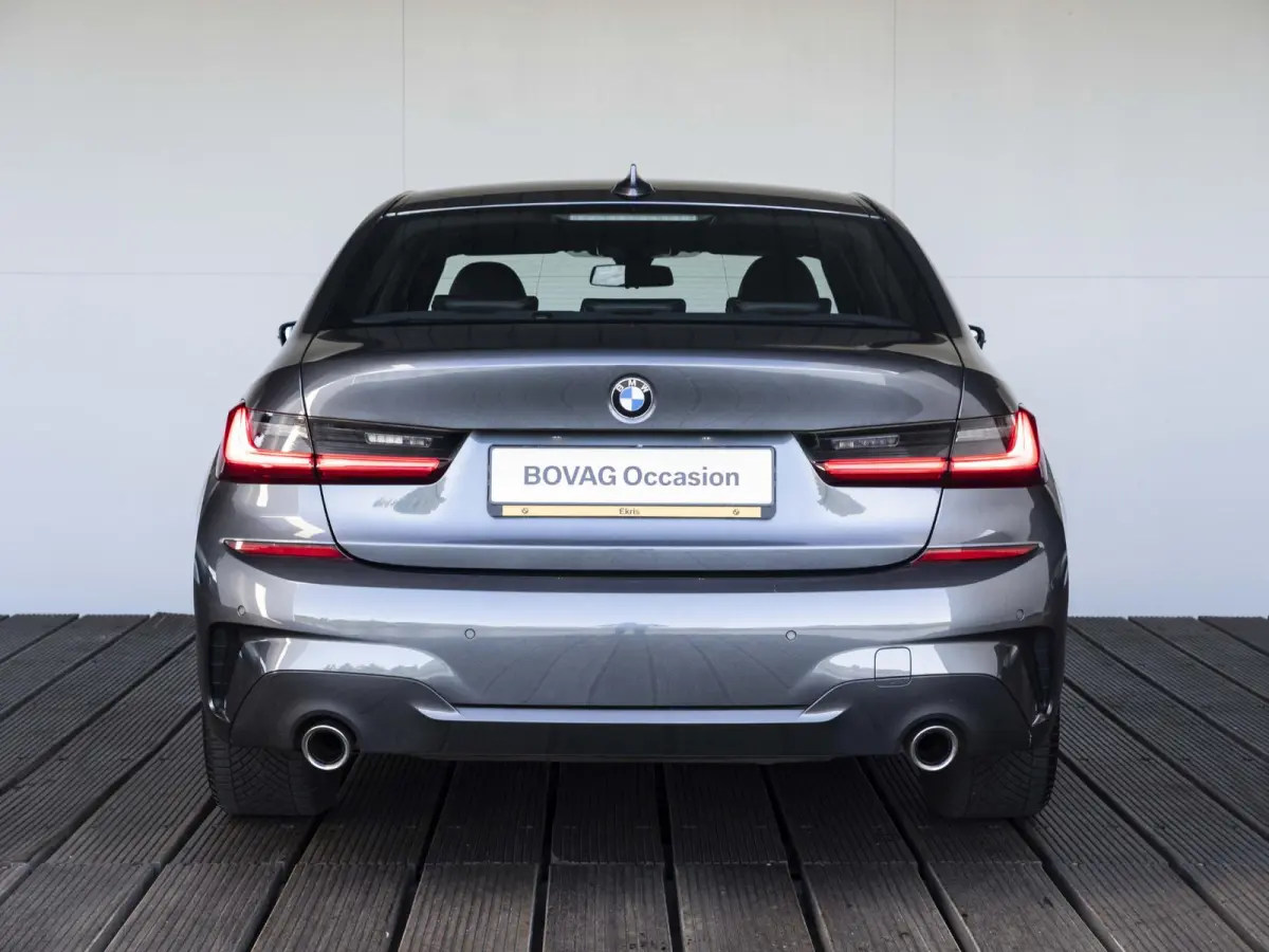 320i | Executive Edition | 18 inch | Cruise Control | HIFI | M Sportodnerstel | Stoelverwarming