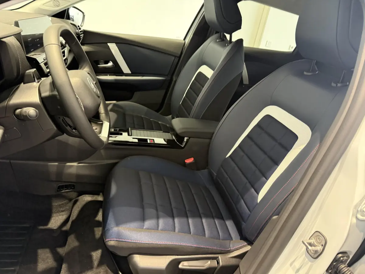 Plus 156pk Extended range 54 kWh | APPLE CARPLAY & ANDROID AUTO | CAMERA | STOELVERWARMING | DEMO AUTO |