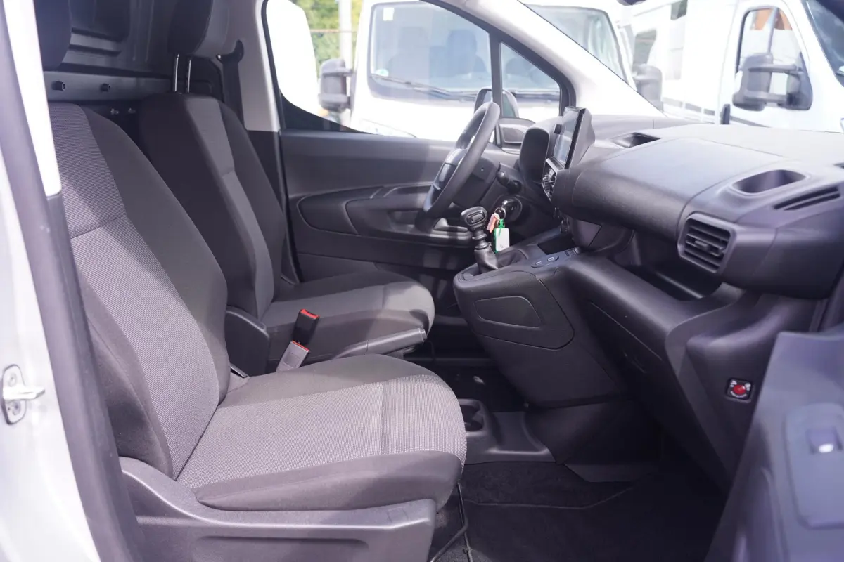 1.5 BlueHDi 102 pk L1 Airco, Camera achter Apple Carplay, NAP, Laadruimte Pakket, PDC achter, 2-Zits