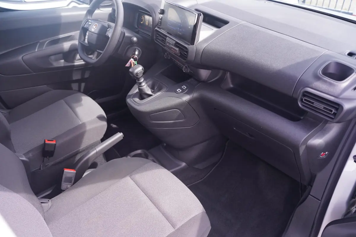 1.5 BlueHDi 102 pk L1 Airco, Camera achter Apple Carplay, NAP, Laadruimte Pakket, PDC achter, 2-Zits