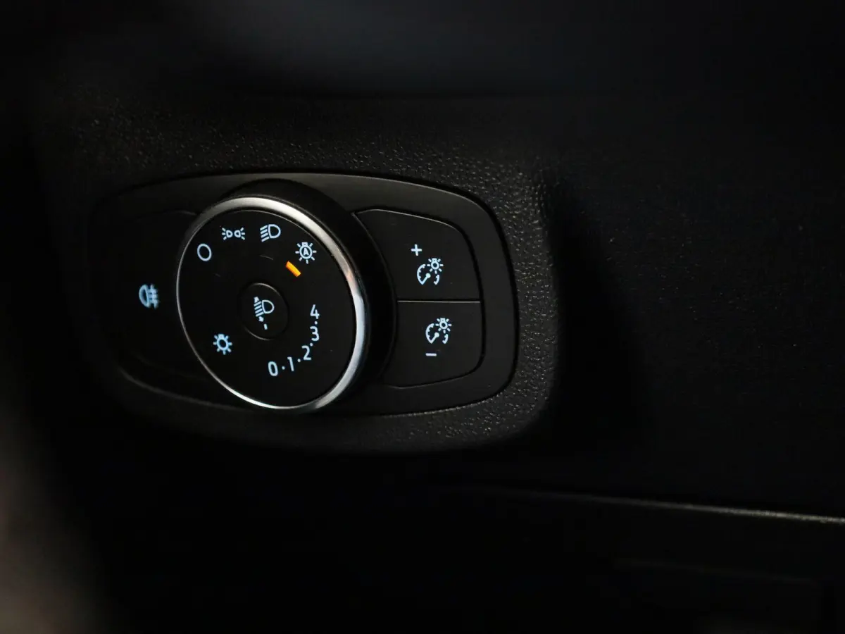 1.0 EcoBoost Titanium | Apple Carplay/Android Auto | Climate Control | Cruise Control | DAB | Sensoren Achter |