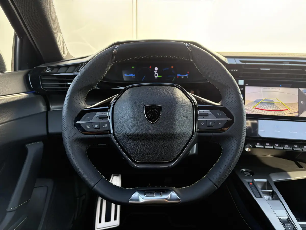 1.6 GT Exclusive Plug-In Hybrid 240 | Nieuw model! | Panoramadak | Lederen stoelen | Camera | Apple Carplay/Android Auto