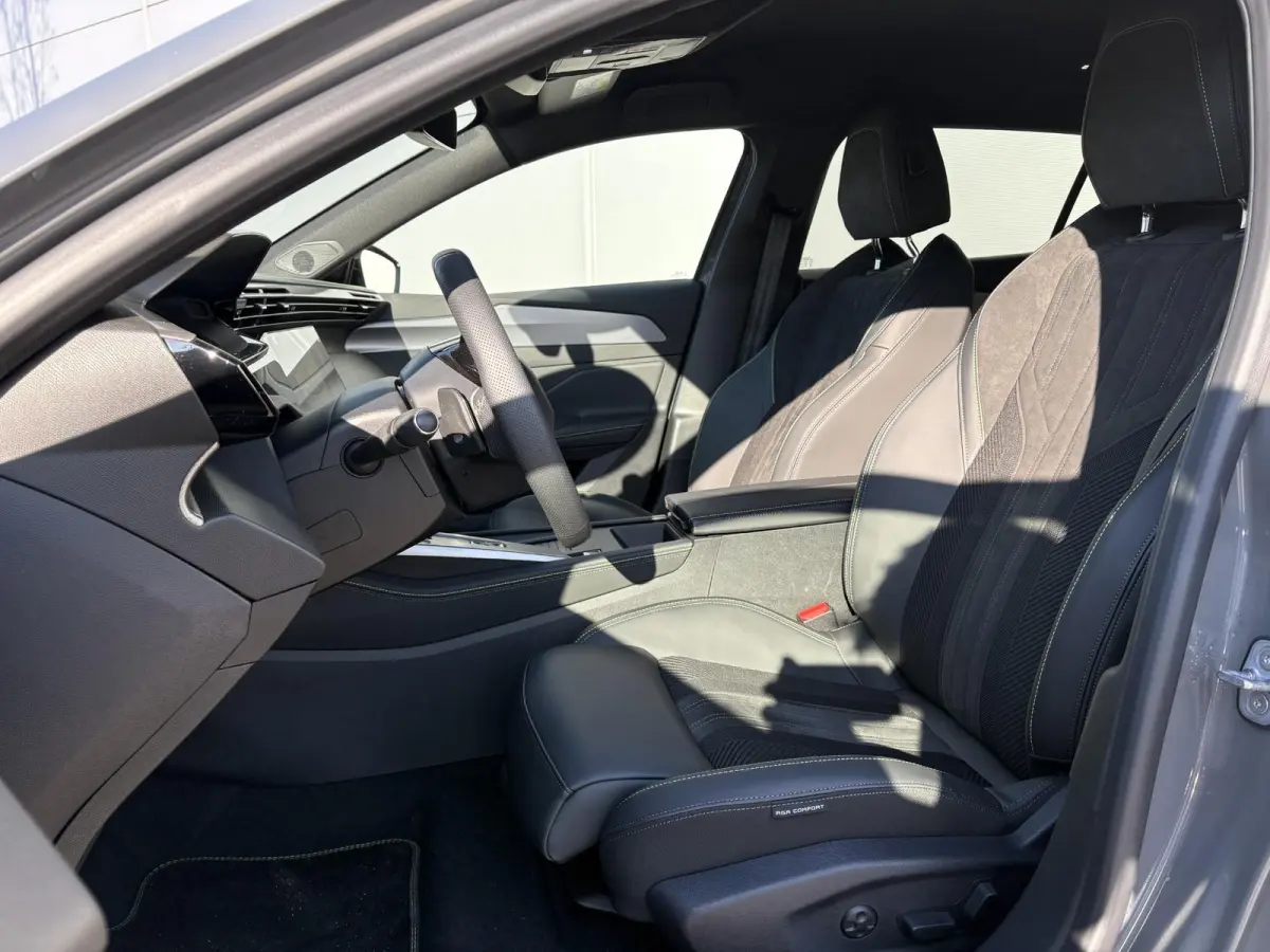 1.6 GT Exclusive Plug-In Hybrid 240 | Nieuw model! | Panoramadak | Lederen stoelen | Camera | Apple Carplay/Android Auto