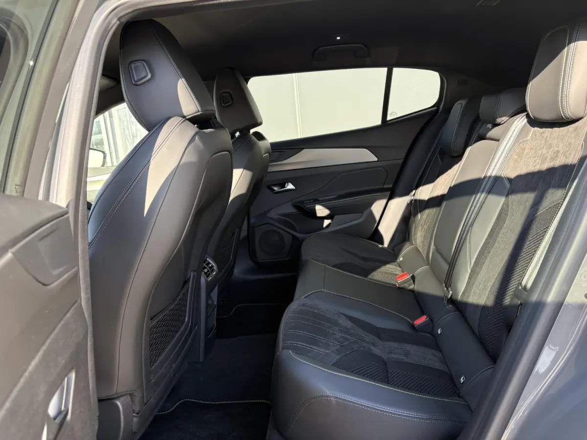 1.6 GT Exclusive Plug-In Hybrid 240 | Nieuw model! | Panoramadak | Lederen stoelen | Camera | Apple Carplay/Android Auto