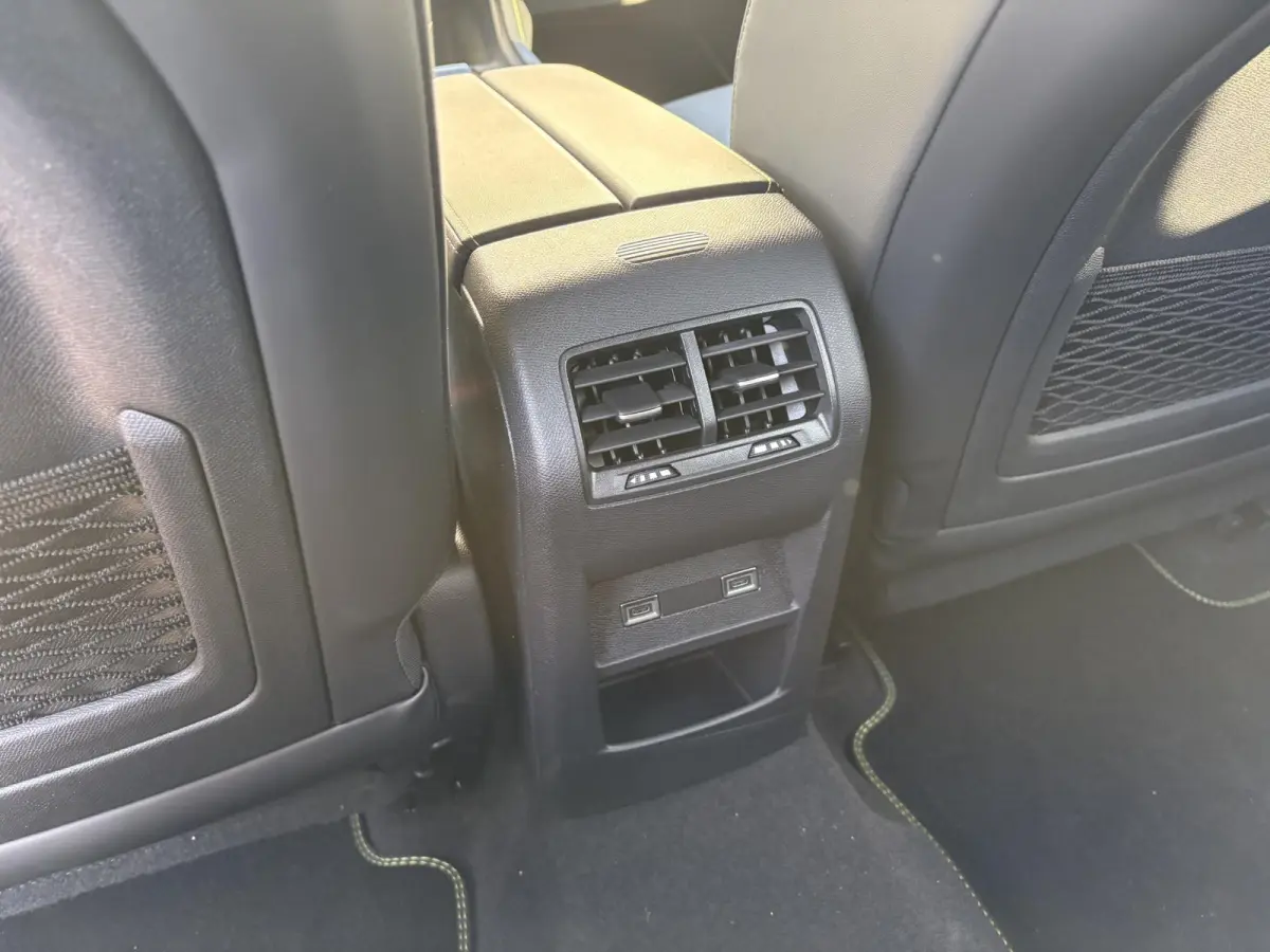 1.6 GT Exclusive Plug-In Hybrid 240 | Nieuw model! | Panoramadak | Lederen stoelen | Camera | Apple Carplay/Android Auto