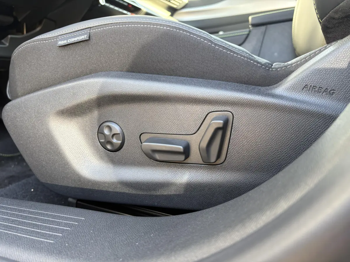 1.6 GT Exclusive Plug-In Hybrid 240 | Nieuw model! | Panoramadak | Lederen stoelen | Camera | Apple Carplay/Android Auto