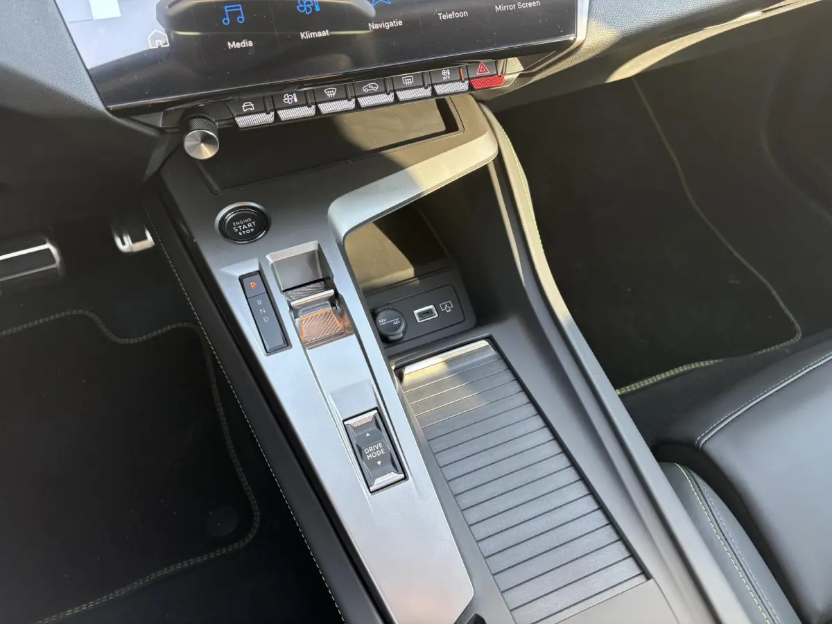 1.6 GT Exclusive Plug-In Hybrid 240 | Nieuw model! | Panoramadak | Lederen stoelen | Camera | Apple Carplay/Android Auto