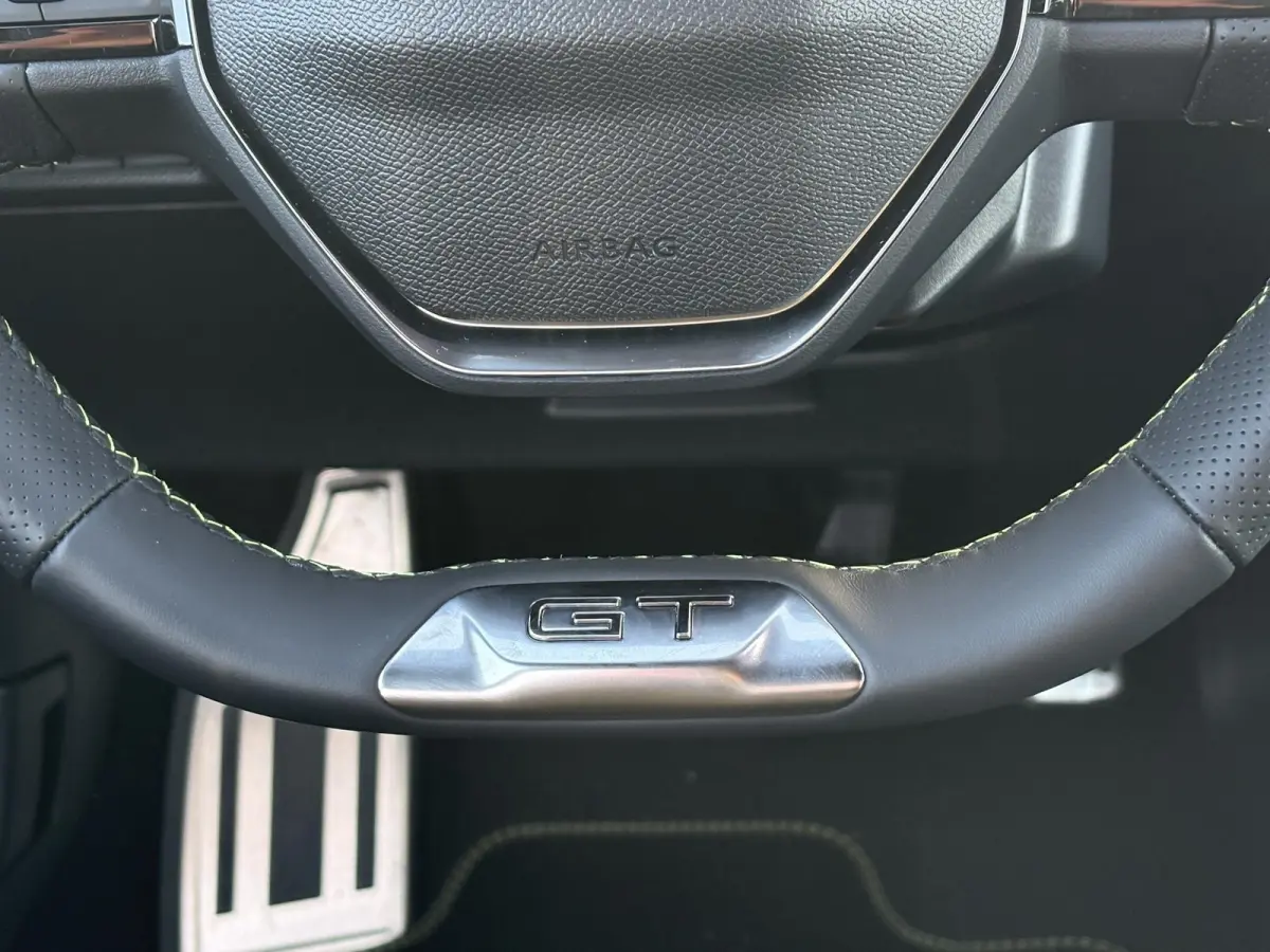 1.6 GT Exclusive Plug-In Hybrid 240 | Nieuw model! | Panoramadak | Lederen stoelen | Camera | Apple Carplay/Android Auto