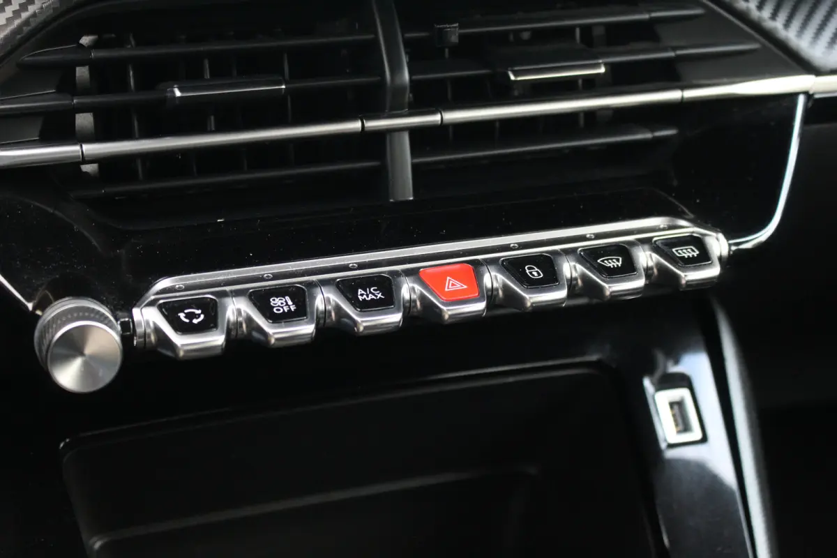 1.2 Active | Cruise | Carplay | Airco | DAB | Centrale vergrendeling | | Cruise | Carplay | Airco | DAB | Centrale vergrendeling |