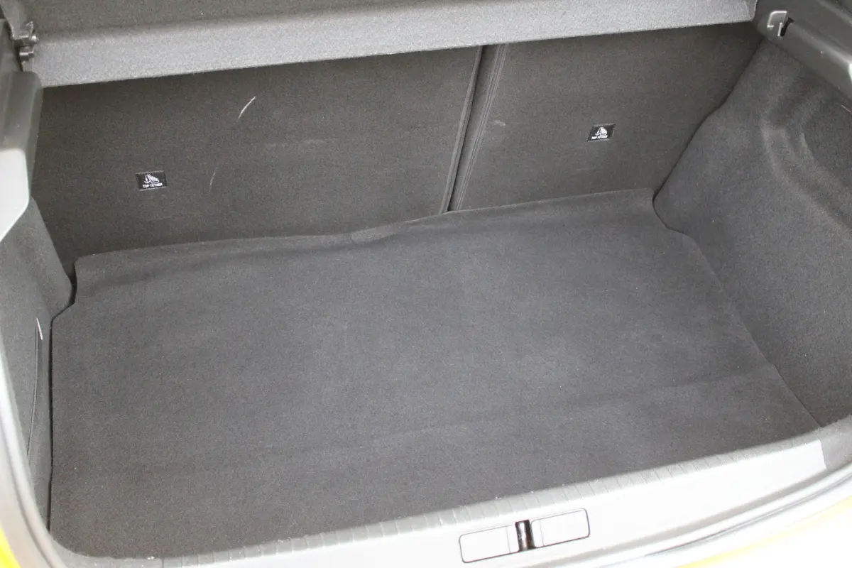 1.2 Active | Cruise | Carplay | Airco | DAB | Centrale vergrendeling | | Cruise | Carplay | Airco | DAB | Centrale vergrendeling |