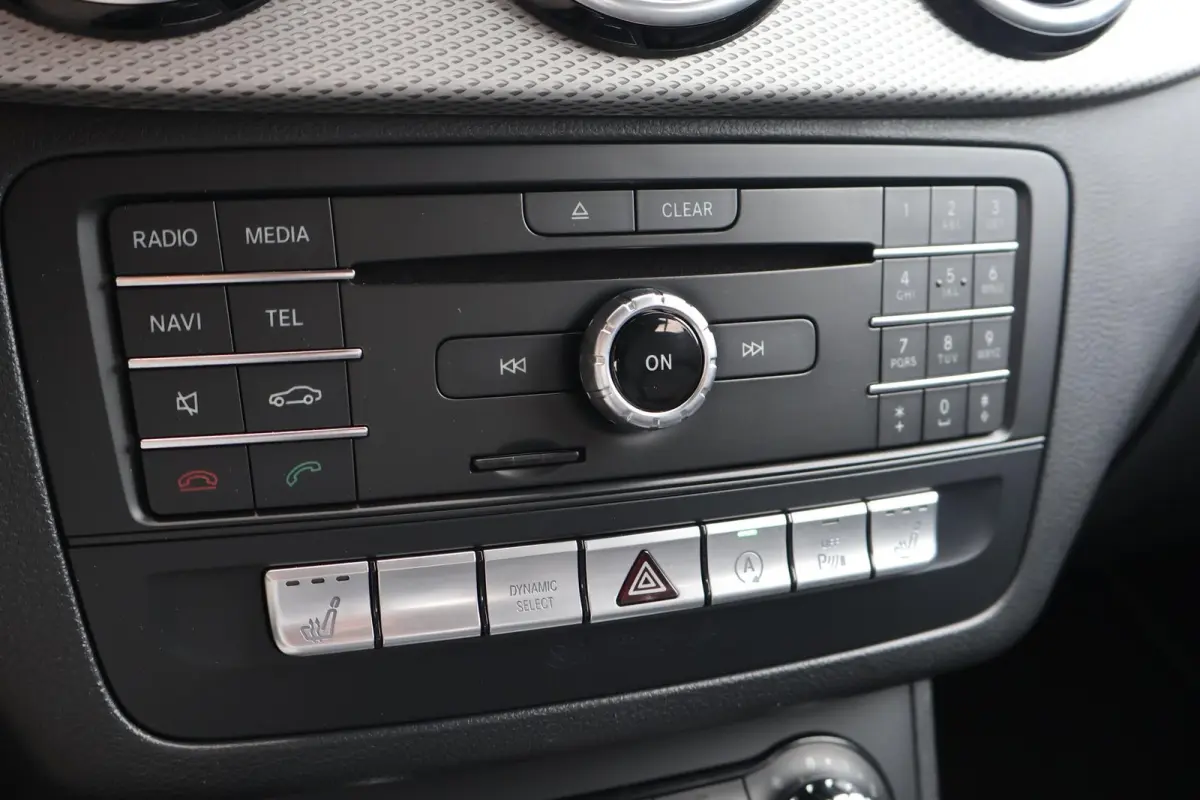 180 122pk AUT Ambition | Trekhaak | Leder | Camera | Navigatie | PDC