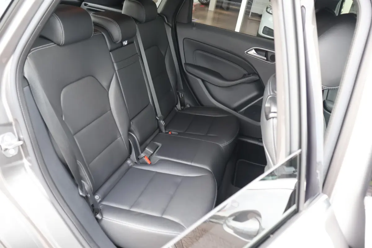 180 122pk AUT Ambition | Trekhaak | Leder | Camera | Navigatie | PDC