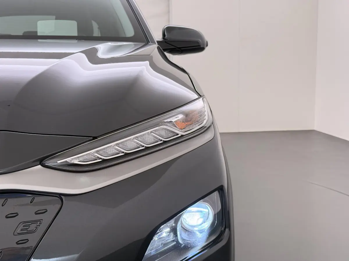 Limited 64kWh | 1ste eigenaar | ACCU 98% | LEER | Electrische stoelen | Dodehoekdetectie | AUTOMAAT