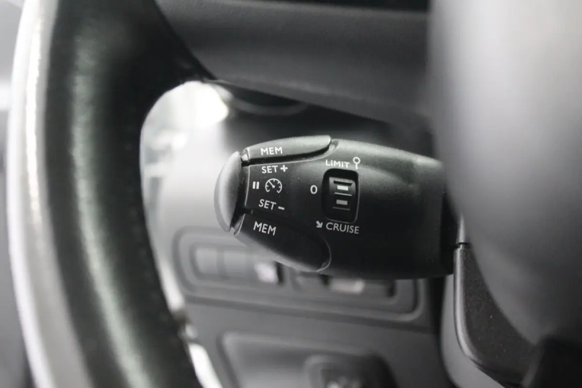 1.2 PureTech S&S Feel 111PK, RIJKLAAR | CARPLAY | CLIMATE CONTROLE | CRUISE CONTROLE