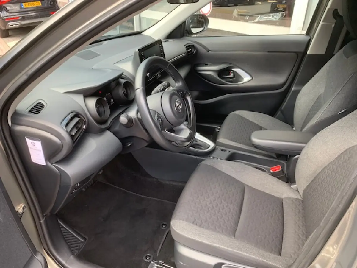 1.5 Hybrid Active, achteruitrijcamera, Applecarplay .