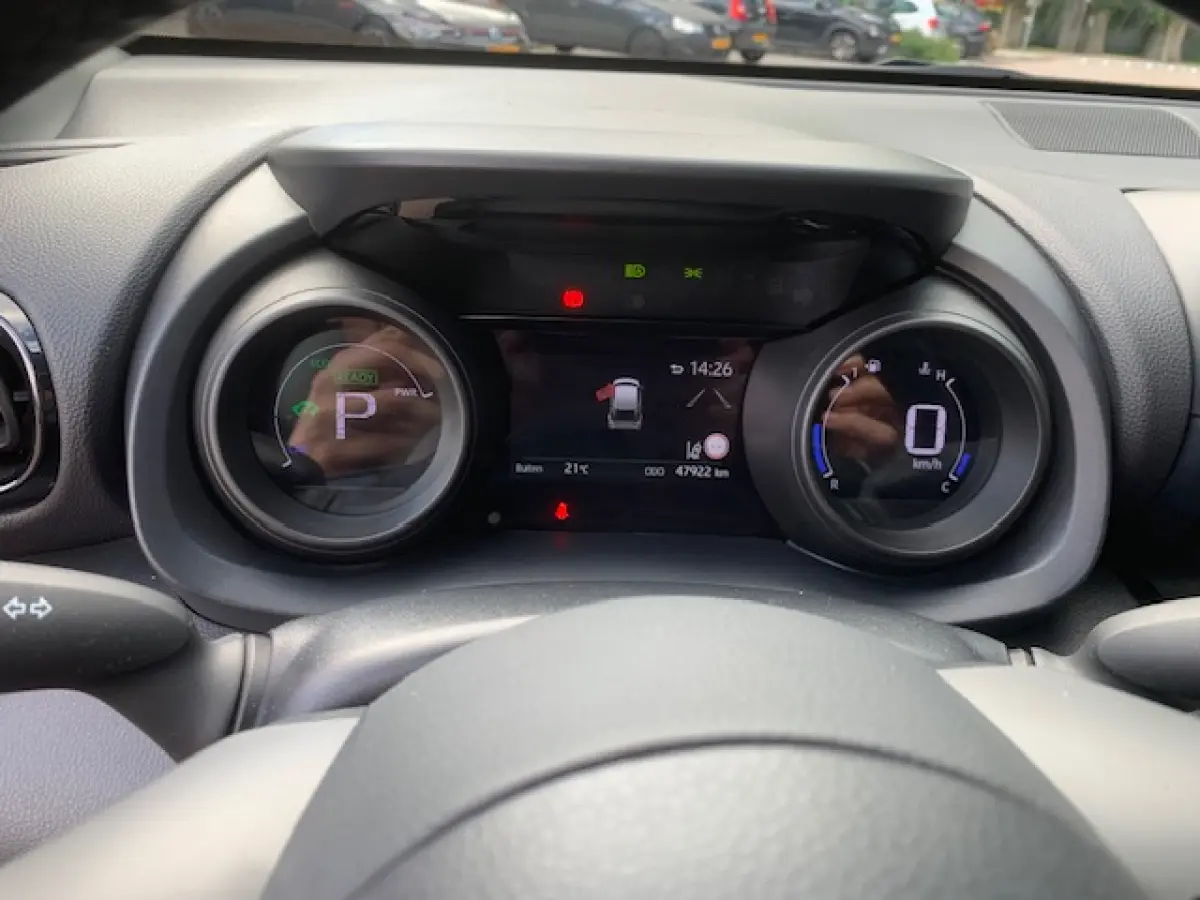 1.5 Hybrid Active, achteruitrijcamera, Applecarplay .